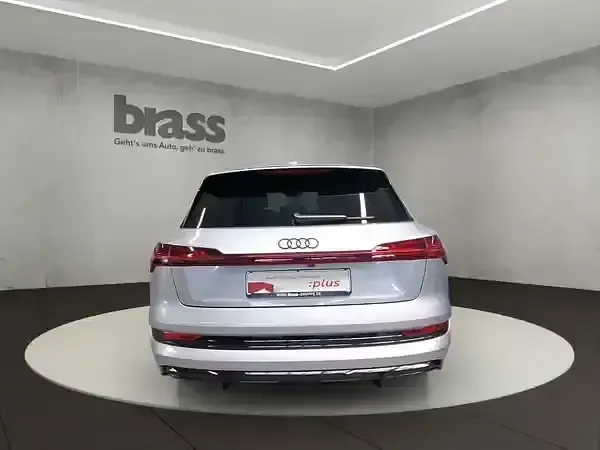 Gebraucht Audi e-tron Ambiente 230 kW (313 PS) 2022 Florettsilber metallic SUV