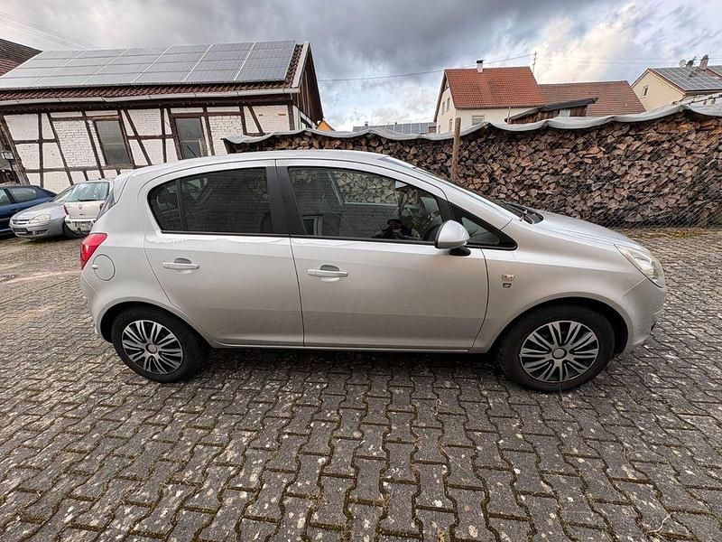 Gebraucht Opel Corsa Edition 87 PS (63 kW) 2010 Silber Kleinwagen