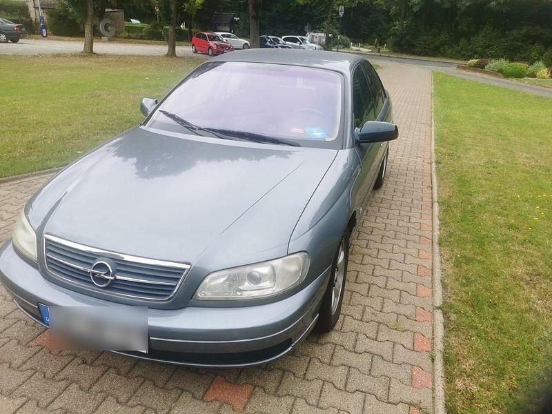 Grau Gebraucht 2004 Opel Omega Limousine | 4.000 € (Etwas zu teuer) - Bild 1/4