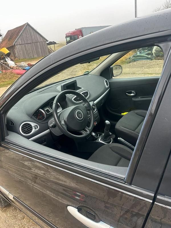 Gebraucht Renault Clio GrandTour 103 PS (75 kW) 2011 Schwarz Kombi