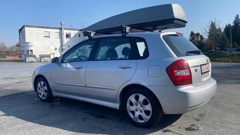 Gebraucht Kia Cerato 105 PS (77 kW) 2007 Silber Limousine