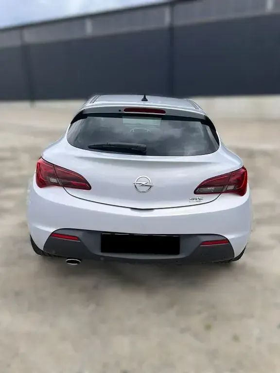 Gebraucht Opel Astra GTC Edition 165 PS (121 kW) 2012 Weiß Coupé