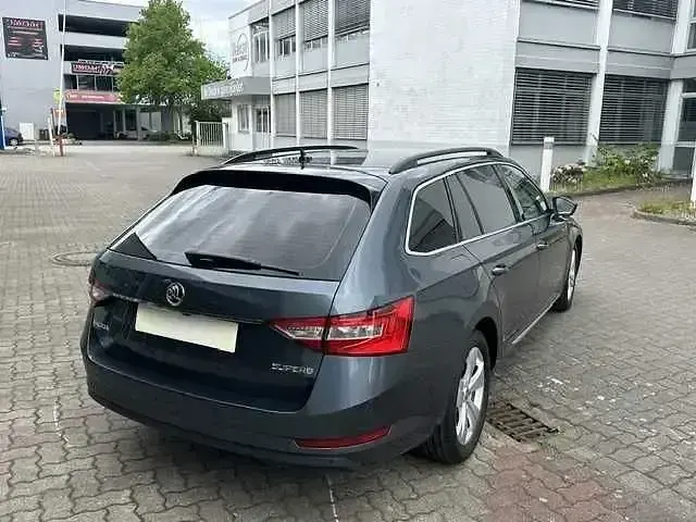 Gebraucht Skoda Superb Ambition 190 PS (139 kW) 2016 Grau Kombi