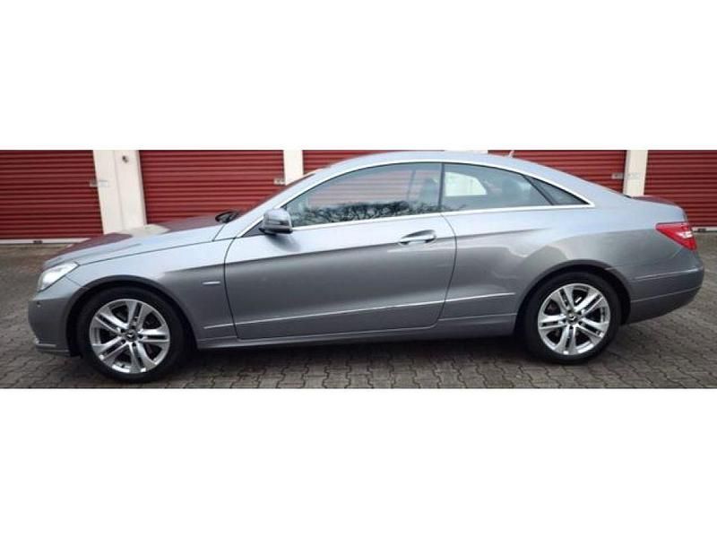 Gebraucht Mercedes E350 292 PS (214 kW) 2010 Silber Coupé