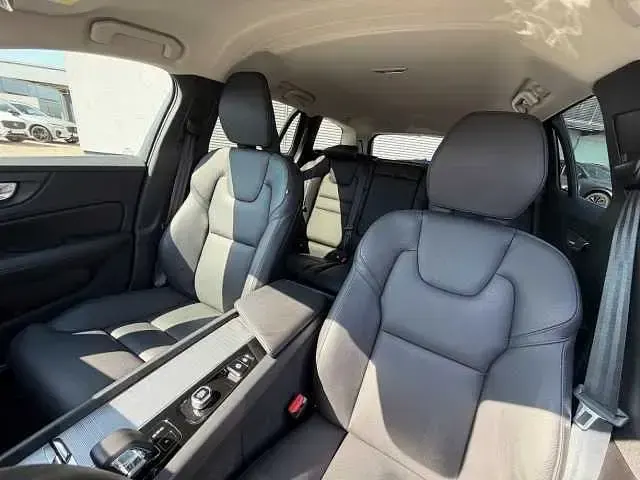 Gebraucht Volvo V60 145 PS (106 kW) 2025 Kombi
