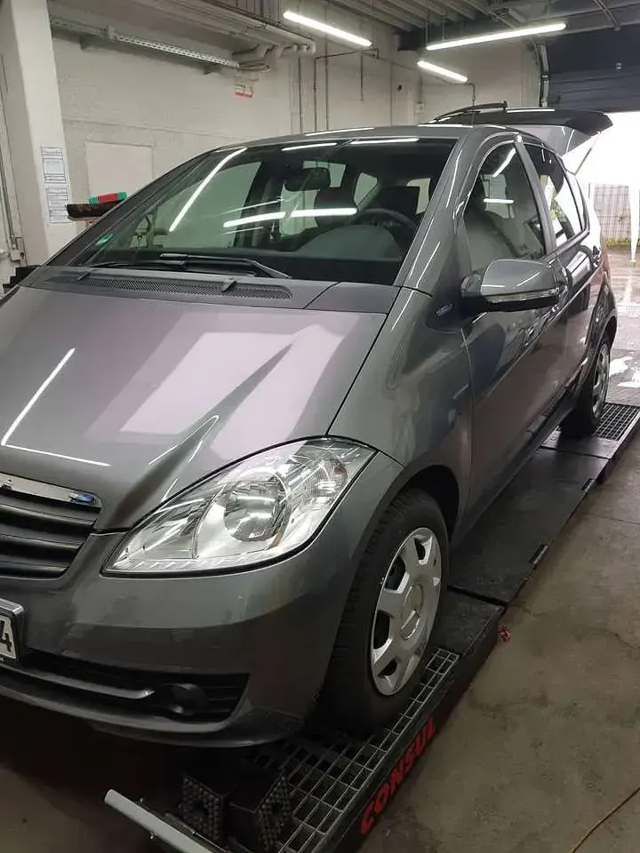 Gebraucht Mercedes A160 95 PS (69 kW) 2011 Grau Limousine