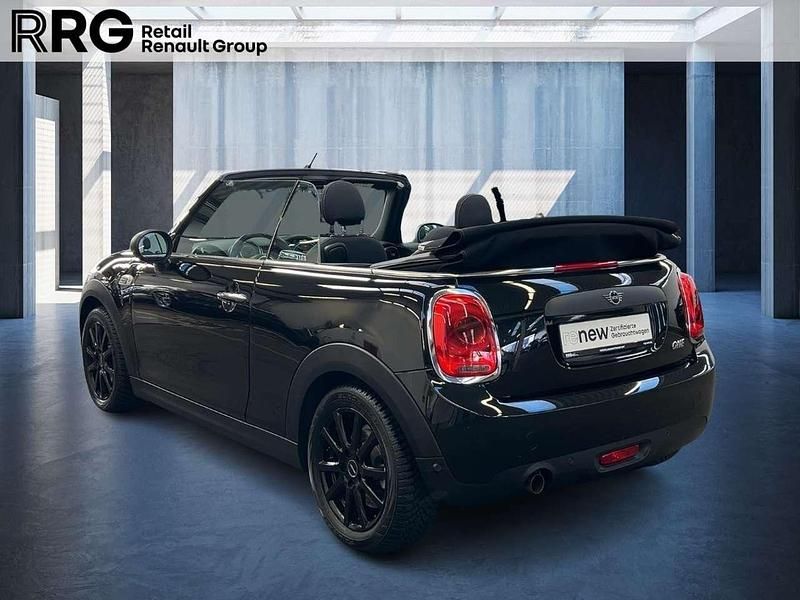 Gebraucht Mini One Cabriolet 102 PS (75 kW) 2019 Midnight black metallic Cabrio