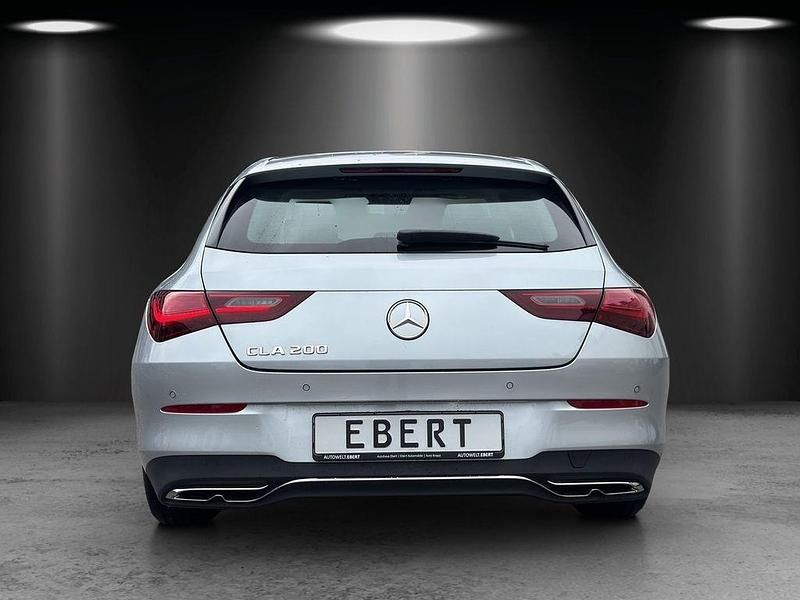 Gebraucht Mercedes CLA200 Shooting Brake 163 PS (119 kW) 2023 Hightechsilber Kombi