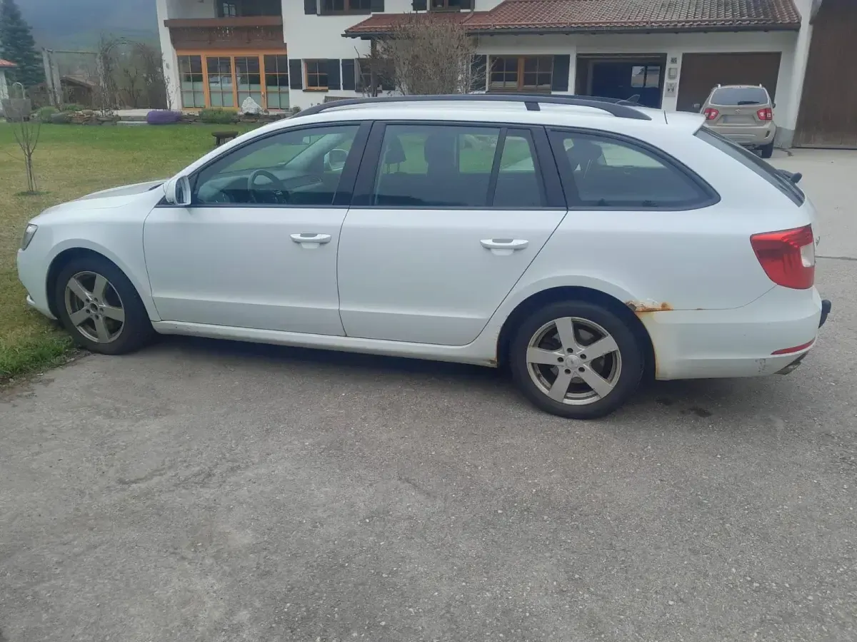 Gebraucht Skoda Superb 160 PS (117 kW) 2014 Weiß Kombi