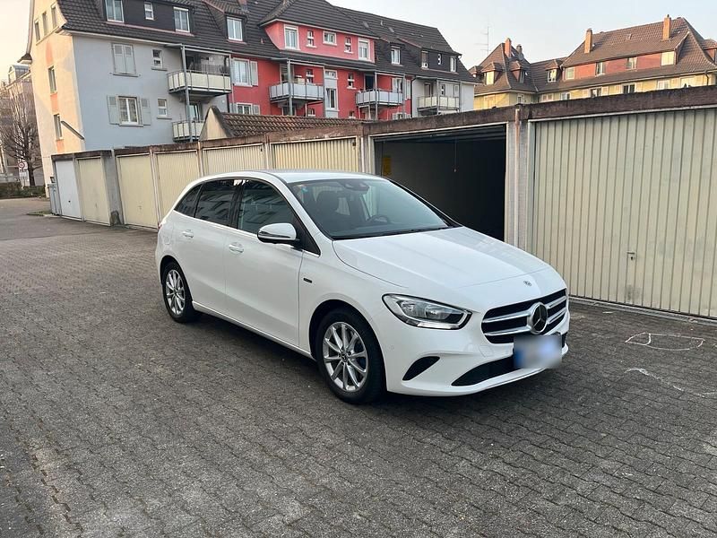 Gebraucht Mercedes E250 Style 118 PS (86 kW) 2021 Weiß Limousine