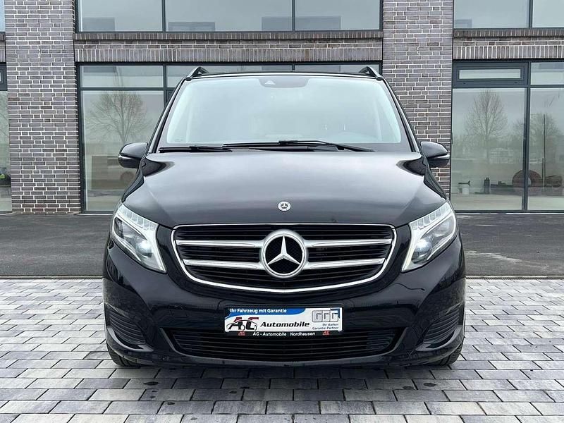Gebraucht Mercedes V220 Edition 190 PS (139 kW) 2018 Obsidianschwarz metallic Van / Kleinbus