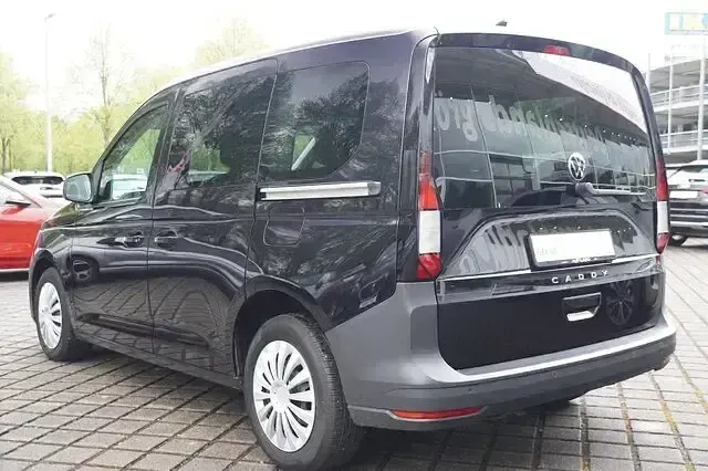 Używany VW Caddy Basis 75 KM (55 kW) 2021 Czarny Minivan