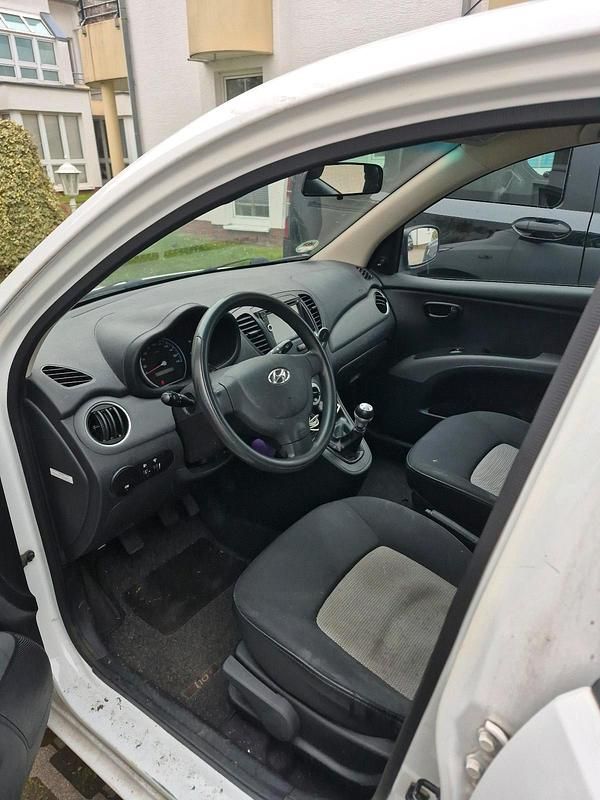 Gebraucht Hyundai i10 67 PS (49 kW) 2010 Weiß Kleinwagen
