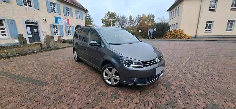 Grau Gebraucht 2014 VW Touran Life Van / Kleinbus | 11.500 € (Fairer Preis) - Bild 1/4