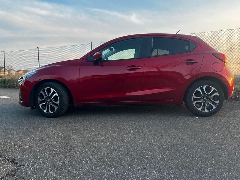 Gebraucht Mazda 2 Edition 90 PS (66 kW) 2015 Rot Kleinwagen