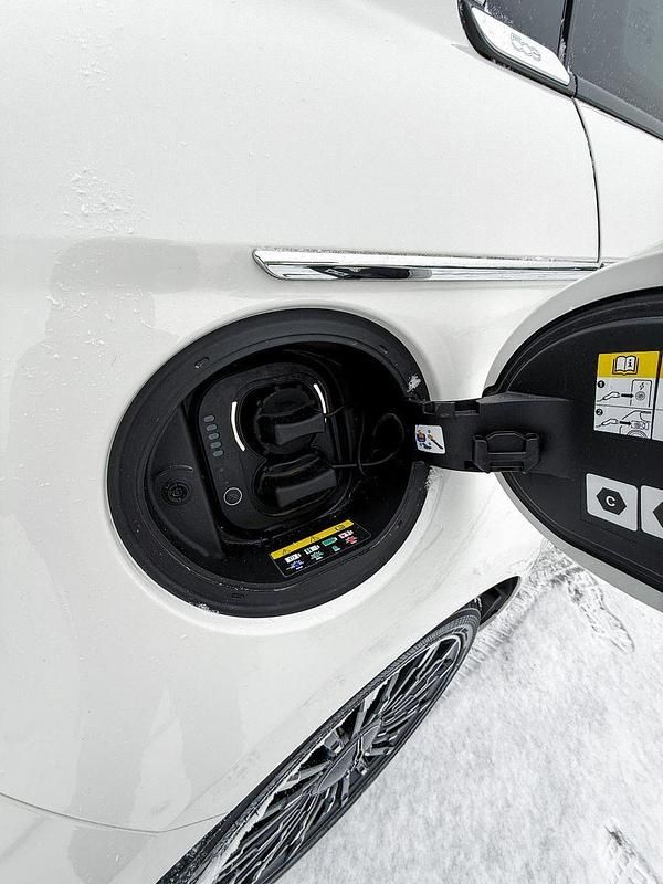 Gebraucht Fiat 500e Icon 86 kW (118 PS) 2022 Weiß Kleinwagen