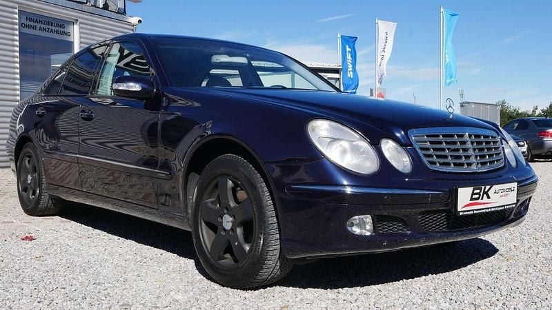 Blau Gebraucht 2003 Mercedes E200 Limousine | 2.990 € (Guter Preis) - Bild 1/4