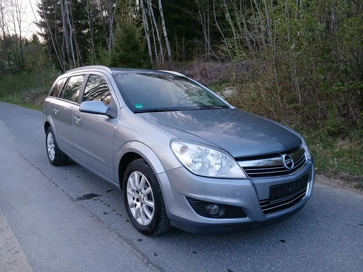 Gebraucht Opel Astra 116 PS (85 kW) 2008 Grau Kombi