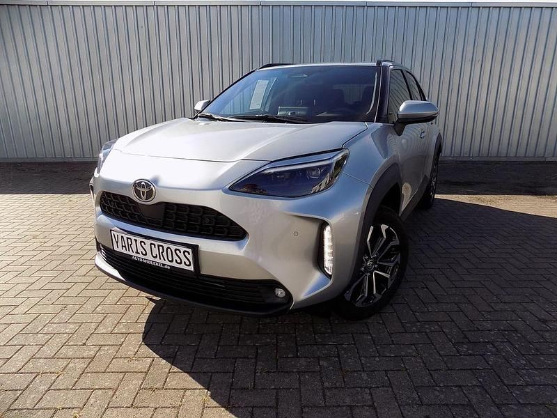 Silber Neu 2025 Toyota Yaris Cross SUV | 29.990 € (Fairer Preis) - Bild 1/4