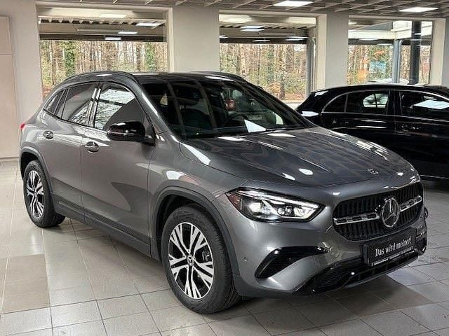 Gebraucht Mercedes GLA200 Night 163 PS (119 kW) 2025 Grau SUV
