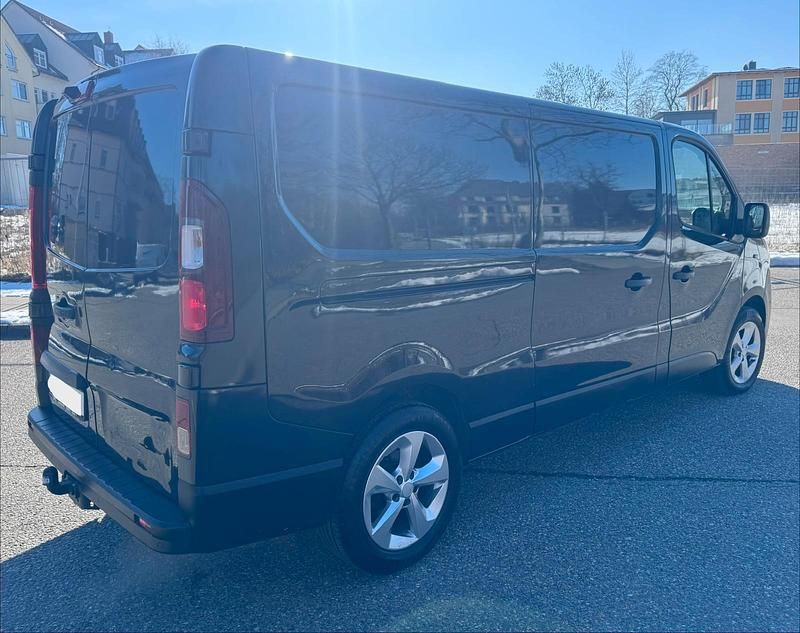 Gebraucht Renault Trafic 145 PS (106 kW) 2017 Schwarz Van / Kleinbus