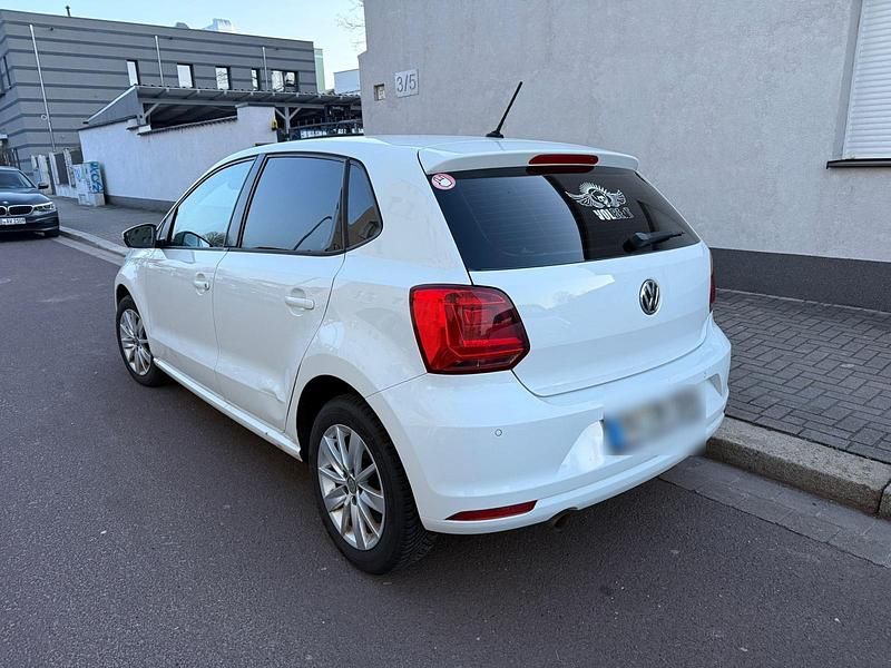 Gebraucht VW Polo 90 PS (66 kW) 2015 Weiß Limousine