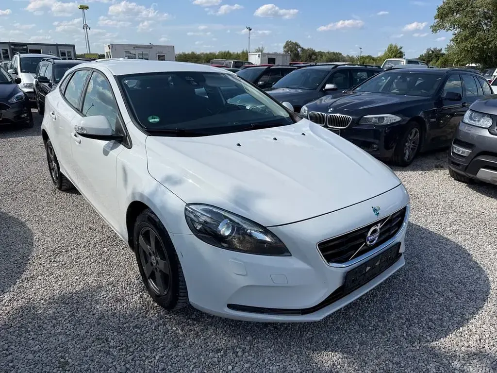 Gebraucht Volvo V40 You! 114 PS (83 kW) 2014 Weiß Limousine