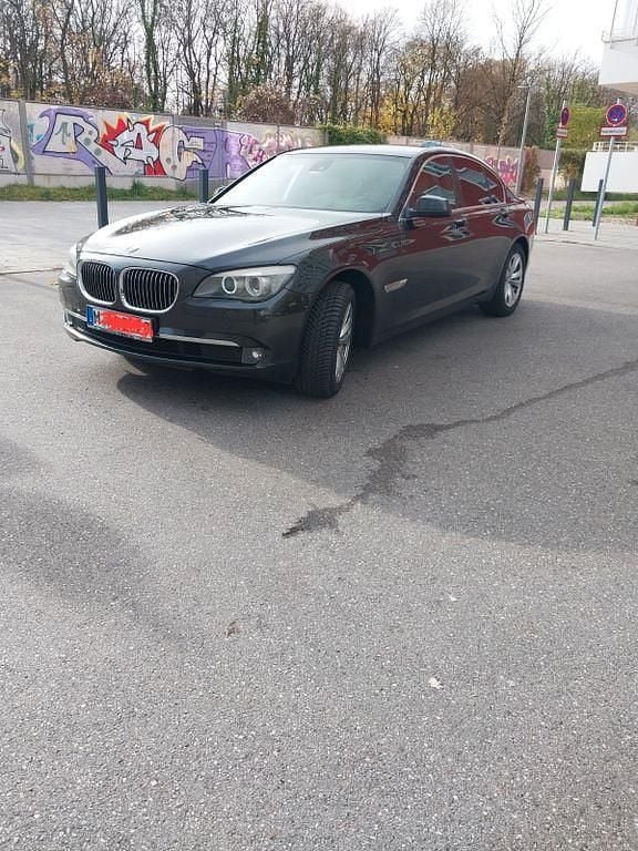 Gebraucht BMW 740 306 PS (225 kW) 2011 Schwarz Limousine