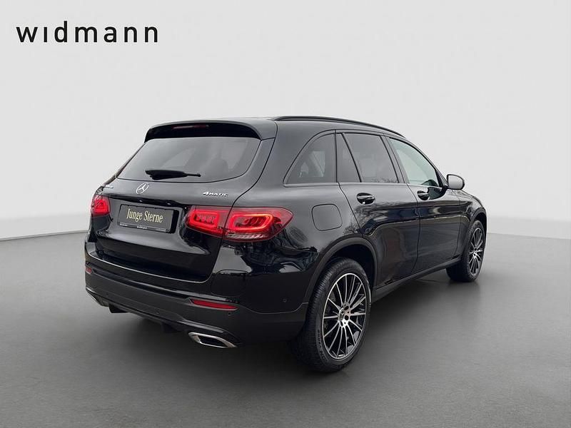 Gebraucht Mercedes GLC300e AMG 194 PS (142 kW) 2021 Unilack schwarz uni SUV