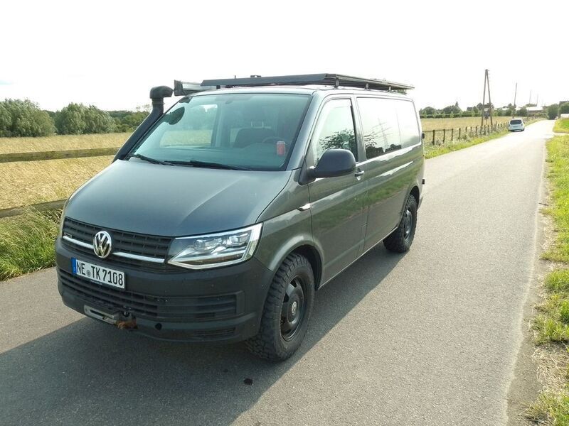 Grau Gebraucht 2015 VW T6 Van | 38.950 € - Bild 1/4