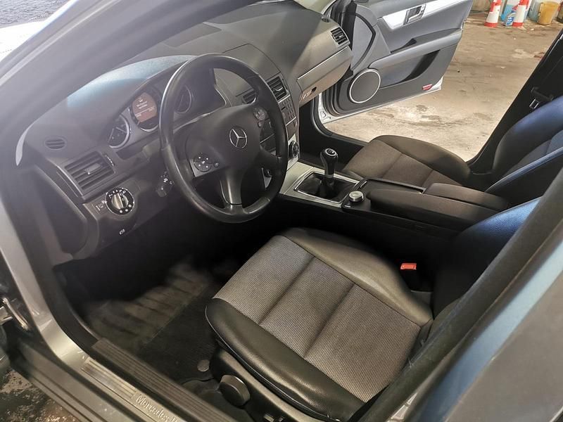 Gebraucht Mercedes C200 184 PS (135 kW) 2008 Grau Limousine