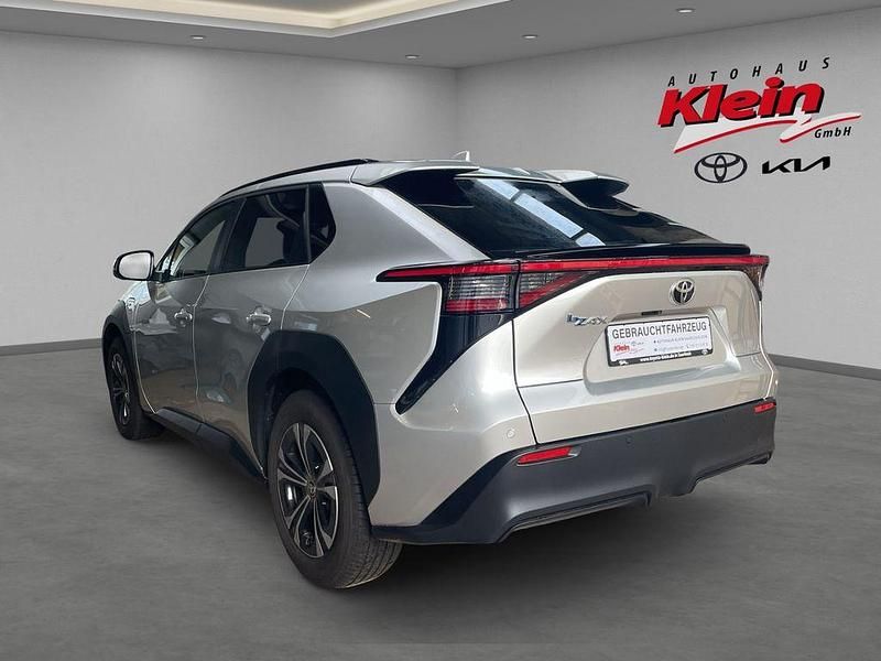 Gebraucht Toyota bZ4X 150 kW (205 PS) 2024 Cosmicsilber metallic SUV