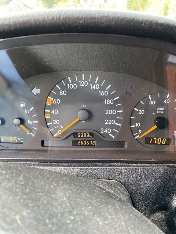 Second-hand Mercedes C180 Classic 122 CP (89 kW) 1998 Negru Berlinǎ