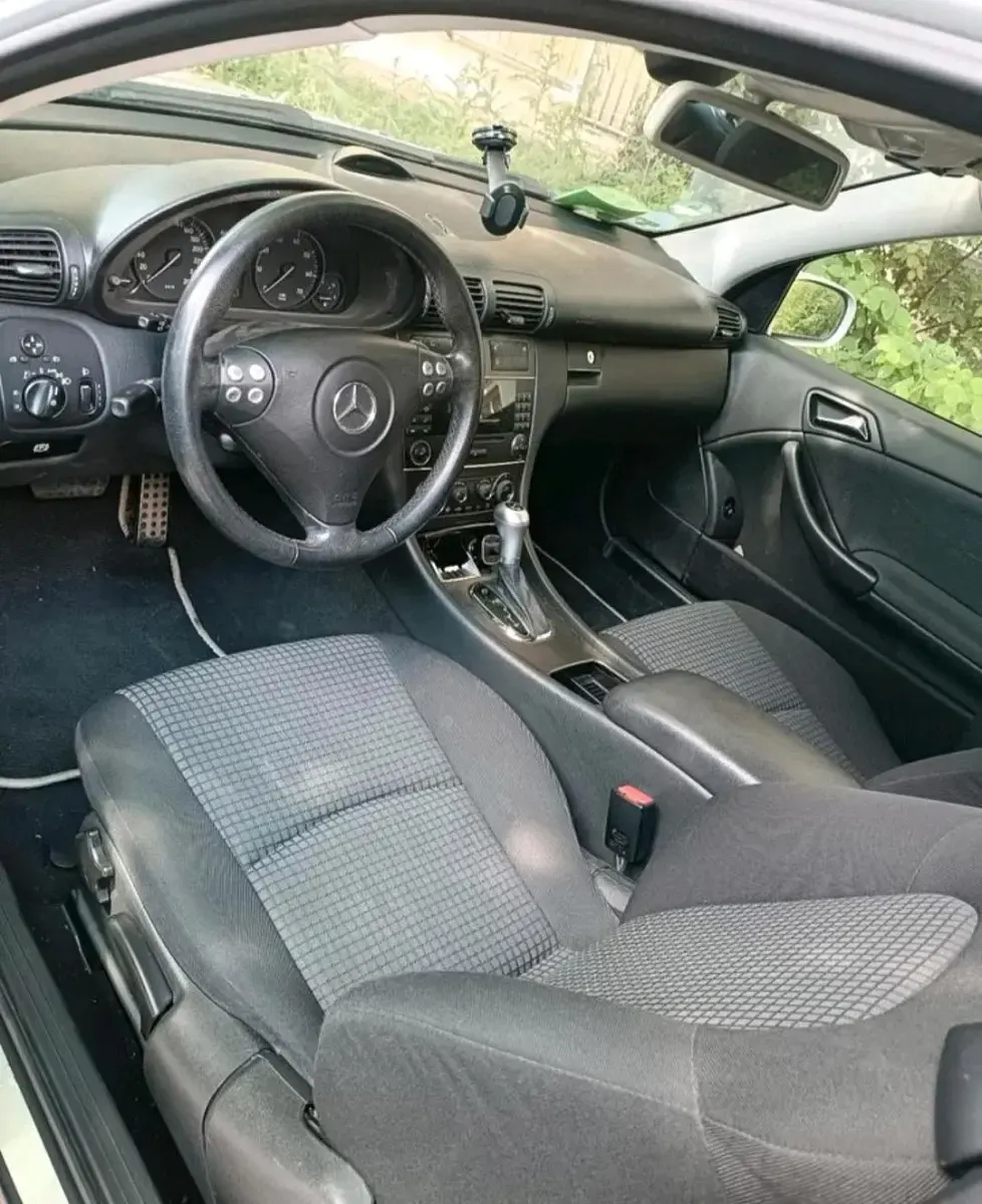 Gebraucht Mercedes C180 143 PS (105 kW) 2006 Silber Coupé