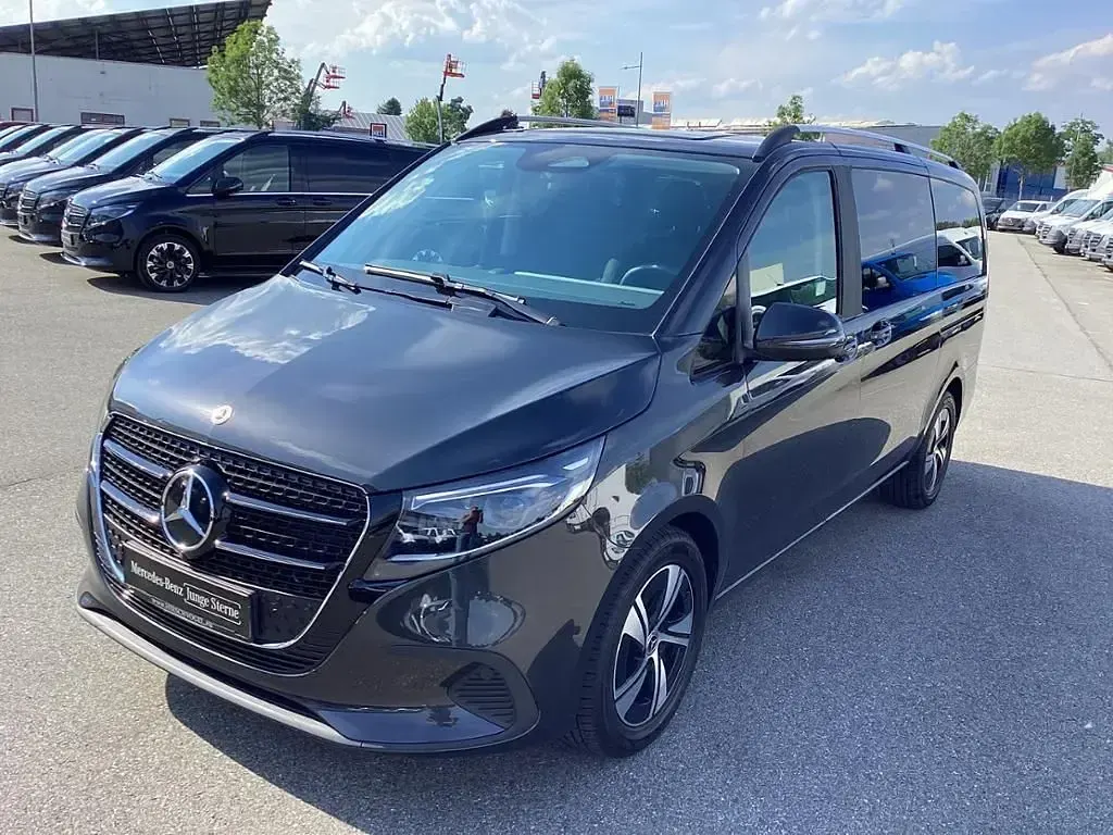 Gebraucht Mercedes V250 Style 190 PS (139 kW) 2026 Grau Van / Kleinbus