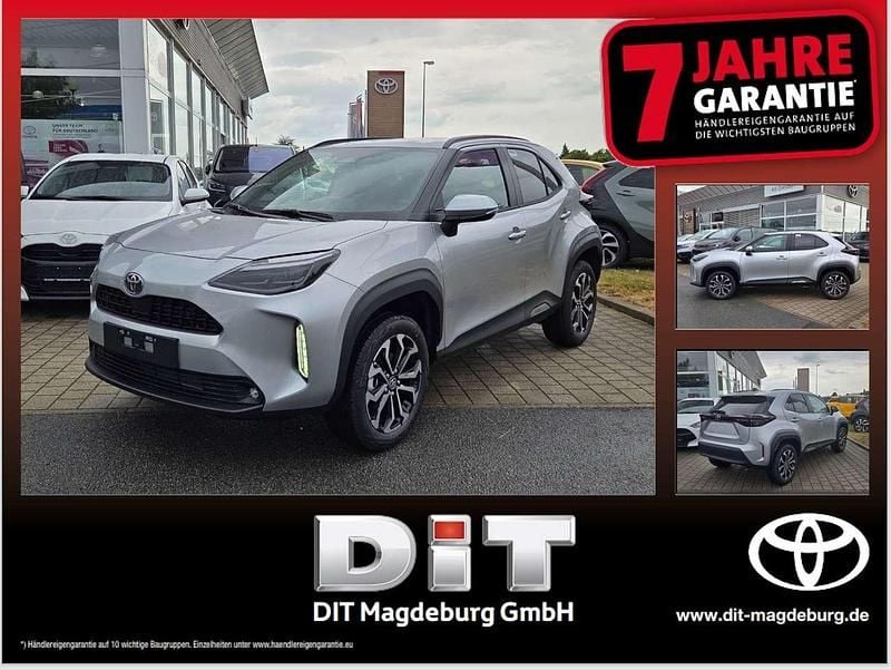 Shimmering silver metallic Neu 2025 Toyota Yaris Hybrid SUV | 27.890 € (Superpreis) - Bild 1/4