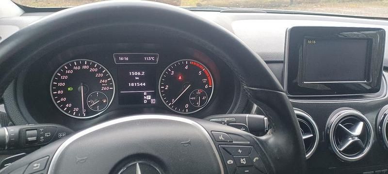 Gebraucht Mercedes B180 109 PS (80 kW) 2012 Silber Van / Kleinbus