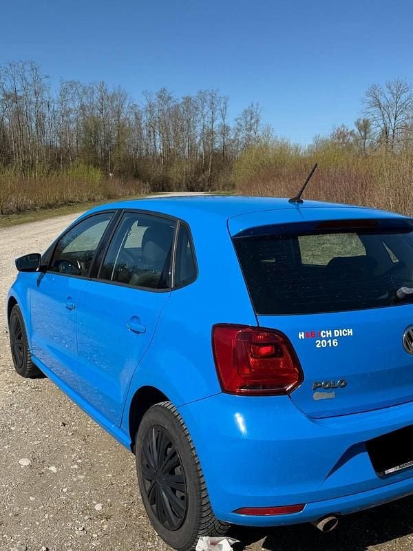 Gebraucht VW Polo 90 PS (66 kW) 2015 Blau Kleinwagen