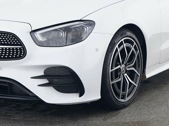 Gebraucht Mercedes E220 AMG 194 PS (142 kW) 2023 Manufaktur opalithweiß bright Cabrio