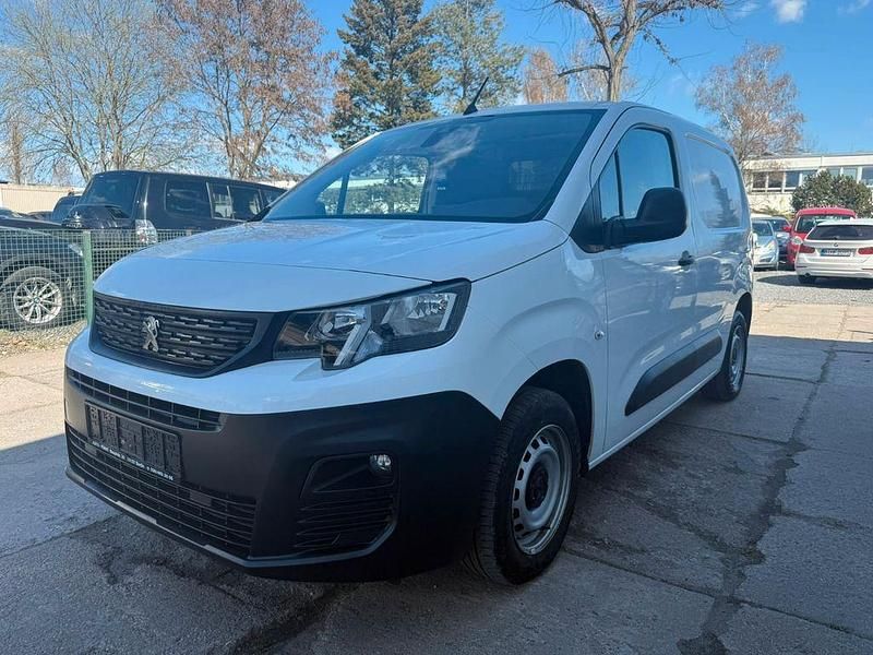 Gebraucht Peugeot Partner 102 PS (75 kW) 2021 Weiß Van / Kleinbus