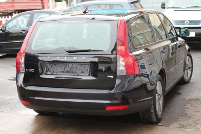 Gebraucht Volvo V50 109 PS (80 kW) 2010 Schwarz metallic Kombi