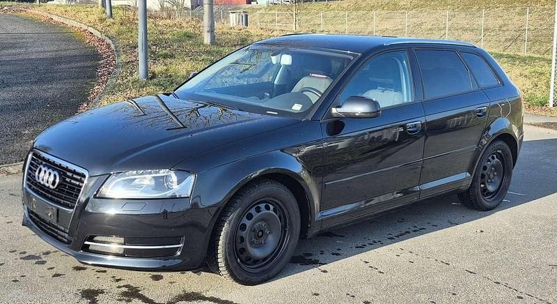 Gebraucht Audi A3 Attraction 105 PS (77 kW) 2012 Schwarz Limousine