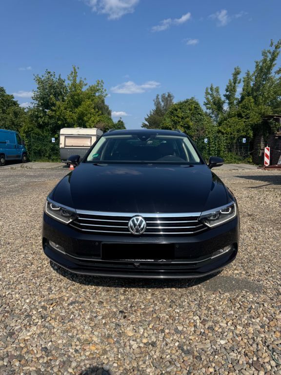 Schwarz Gebraucht 2018 VW Passat Comfortline Kombi | 17.300 € (Fairer Preis) - Bild 1/4