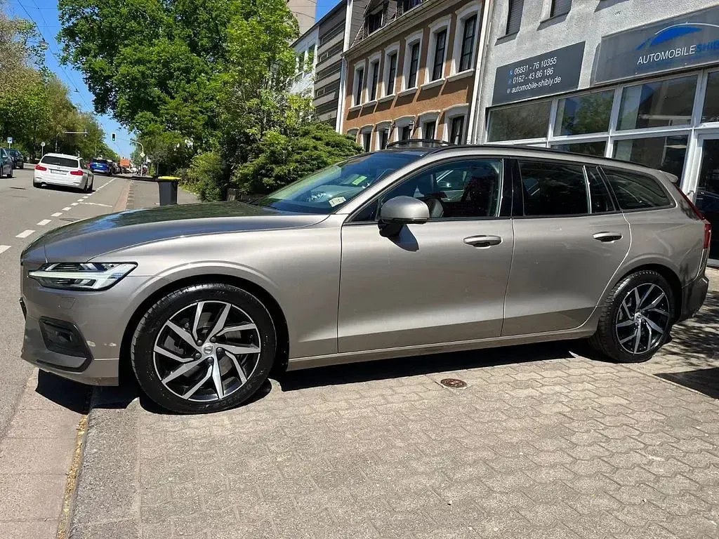 Używany Volvo V60 250 KM (183 kW) 2019 Szary Kombi