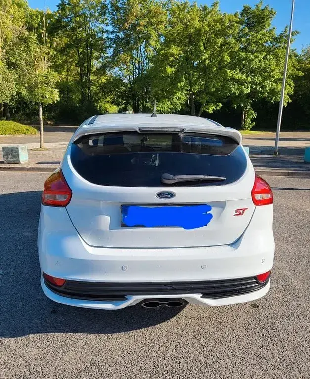 Gebraucht Ford Focus Sport 250 PS (183 kW) 2018 Weiß Limousine