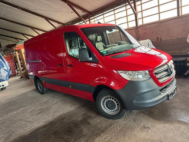 Rot Gebraucht 2020 Mercedes Sprinter Van | 19.750 € - Bild 1/4