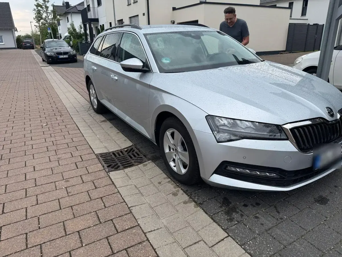 Gebraucht Skoda Superb 150 PS (110 kW) 2022 Silber Limousine