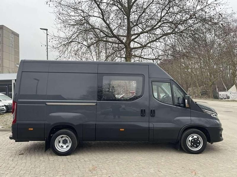 Gebraucht Iveco Daily 179 PS (131 kW) 2021 Grau Van