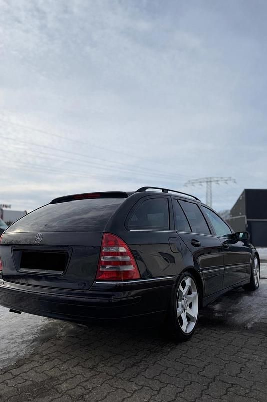 Gebraucht Mercedes C230 204 PS (150 kW) 2005 Andere farben Kombi