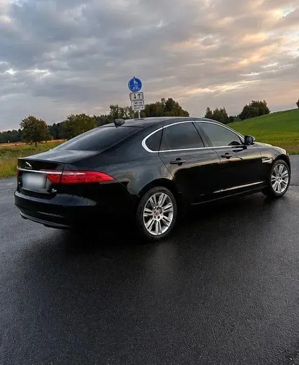 Gebraucht Jaguar XF Pure 163 PS (119 kW) 2016 Schwarz Limousine